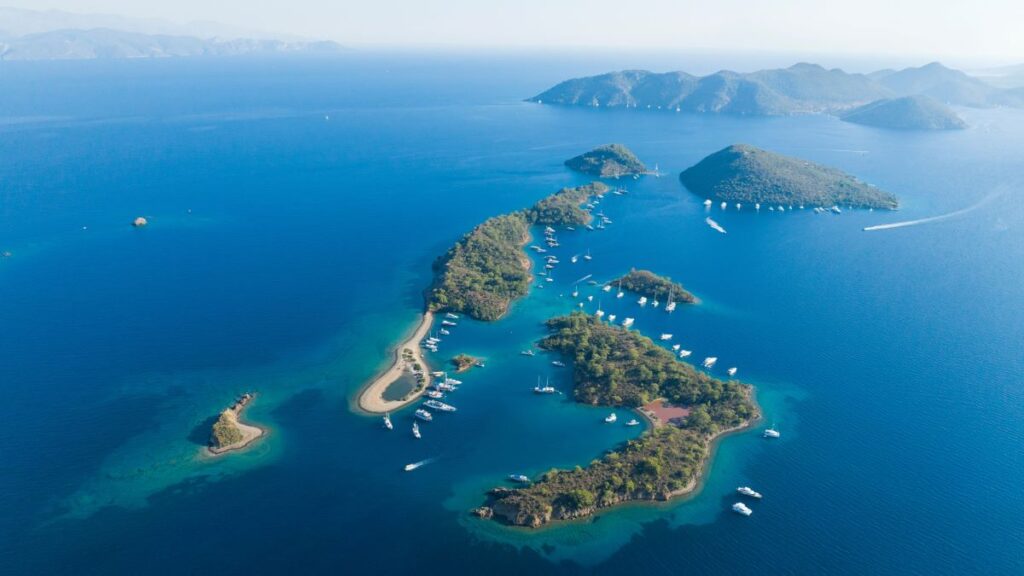 Four Seasons Yacht will visit Türkiye in the Mediterranean