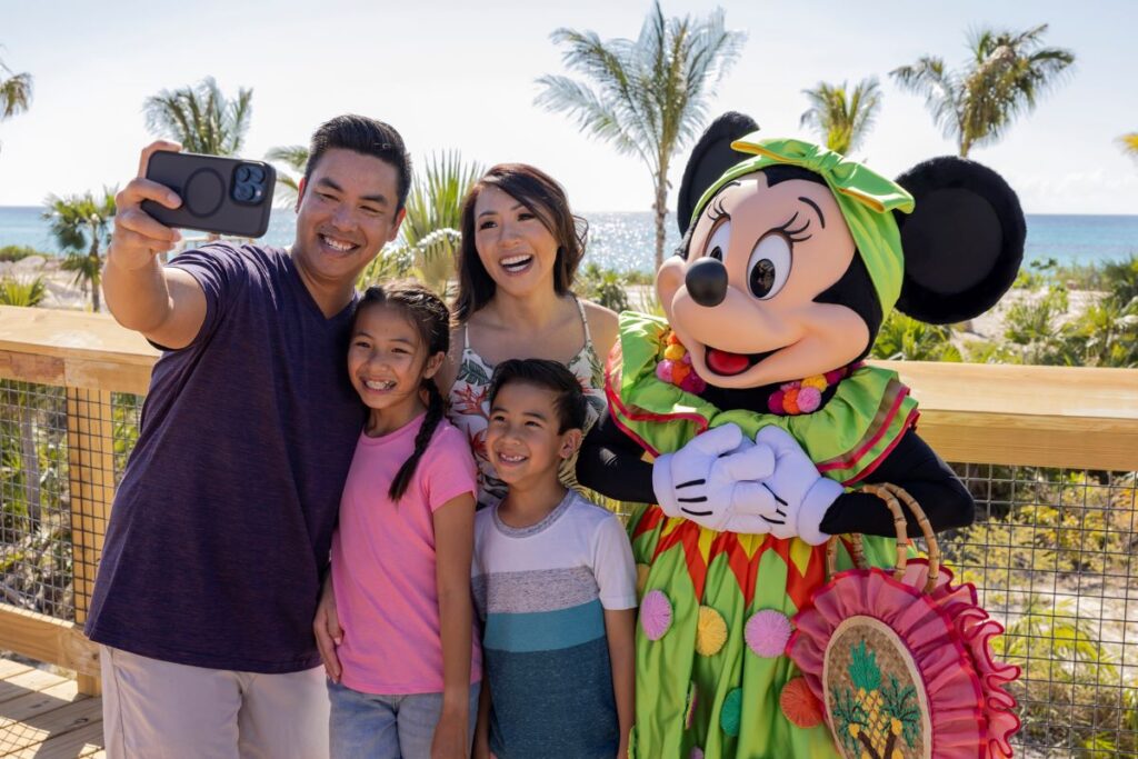 Disney Character Encounters Minnie Mouse